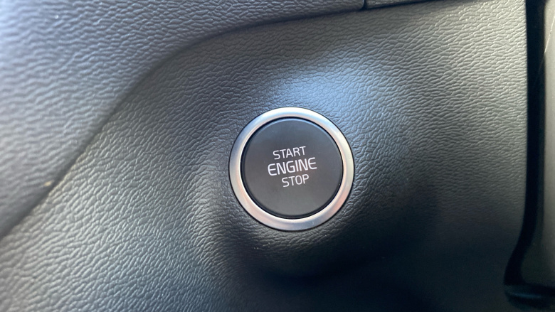 Volvo Xc40 2.0 B4P Plus Dark 5dr AWD Auto Petrol Estate